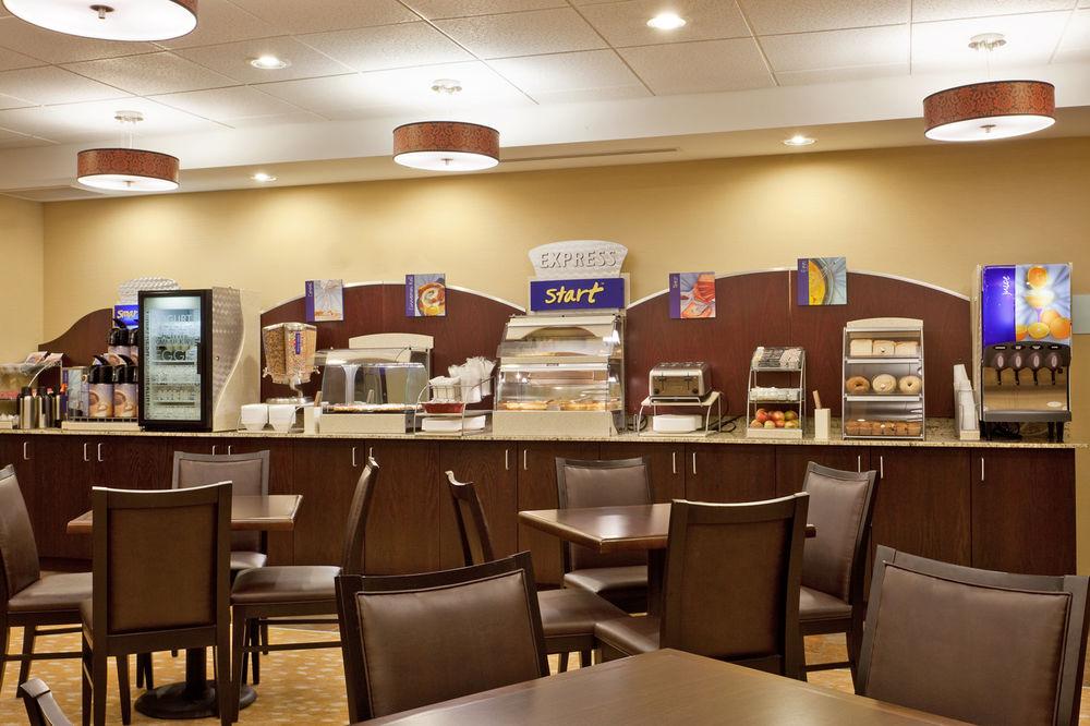 Holiday Inn Express & Suites Malone By Ihg Ngoại thất bức ảnh