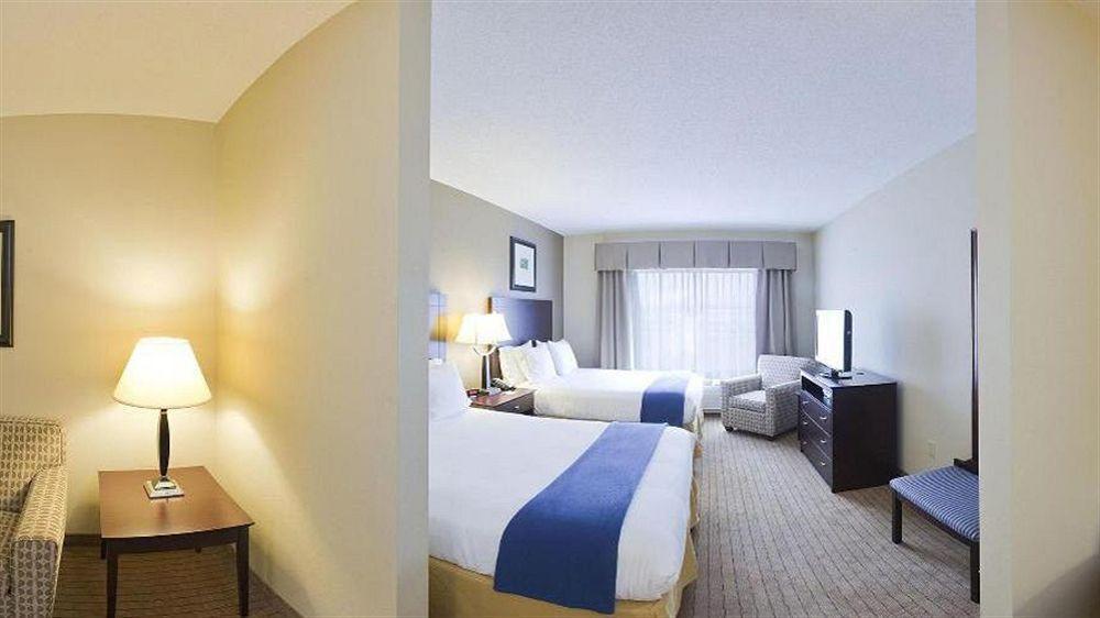 Holiday Inn Express & Suites Malone By Ihg Ngoại thất bức ảnh