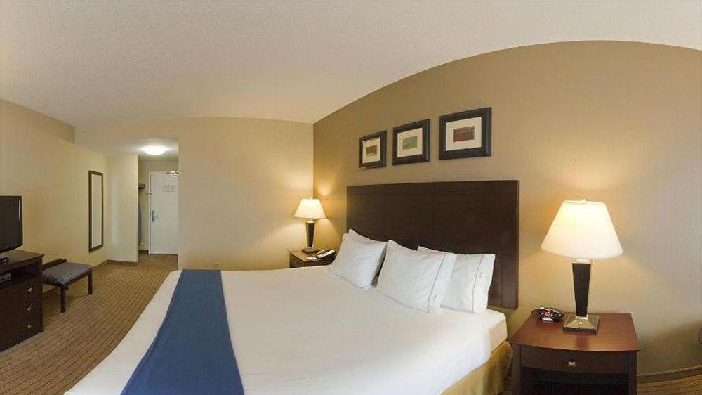 Holiday Inn Express & Suites Malone By Ihg Ngoại thất bức ảnh