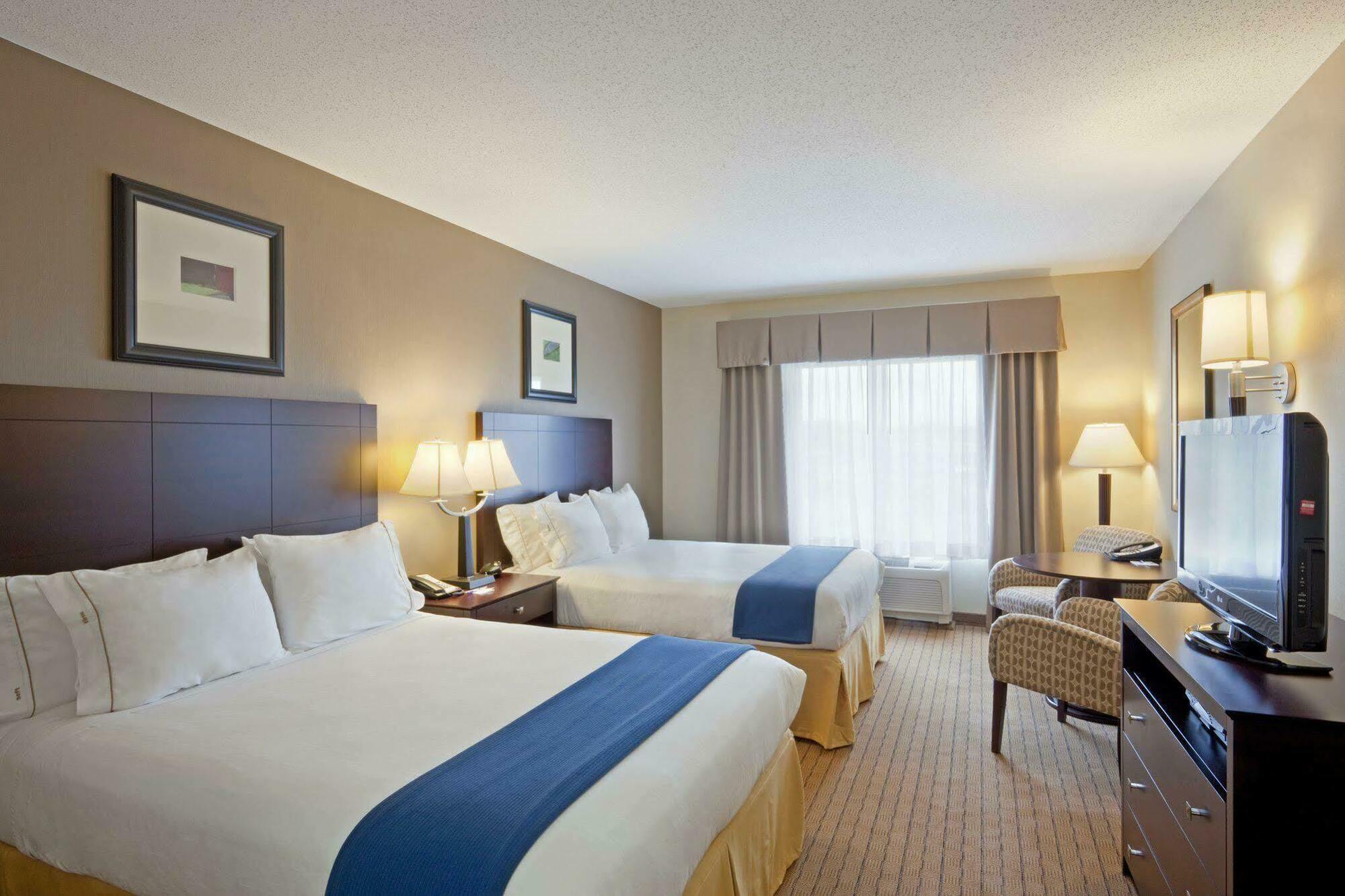 Holiday Inn Express & Suites Malone By Ihg Ngoại thất bức ảnh