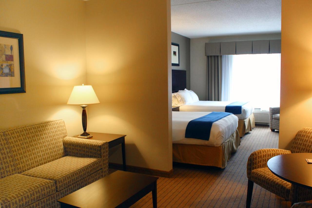 Holiday Inn Express & Suites Malone By Ihg Ngoại thất bức ảnh
