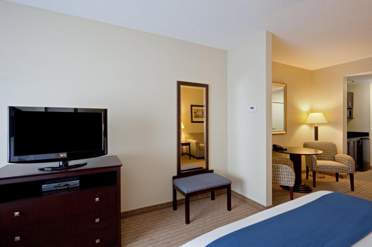 Holiday Inn Express & Suites Malone By Ihg Ngoại thất bức ảnh