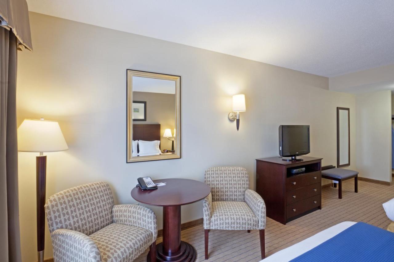 Holiday Inn Express & Suites Malone By Ihg Ngoại thất bức ảnh