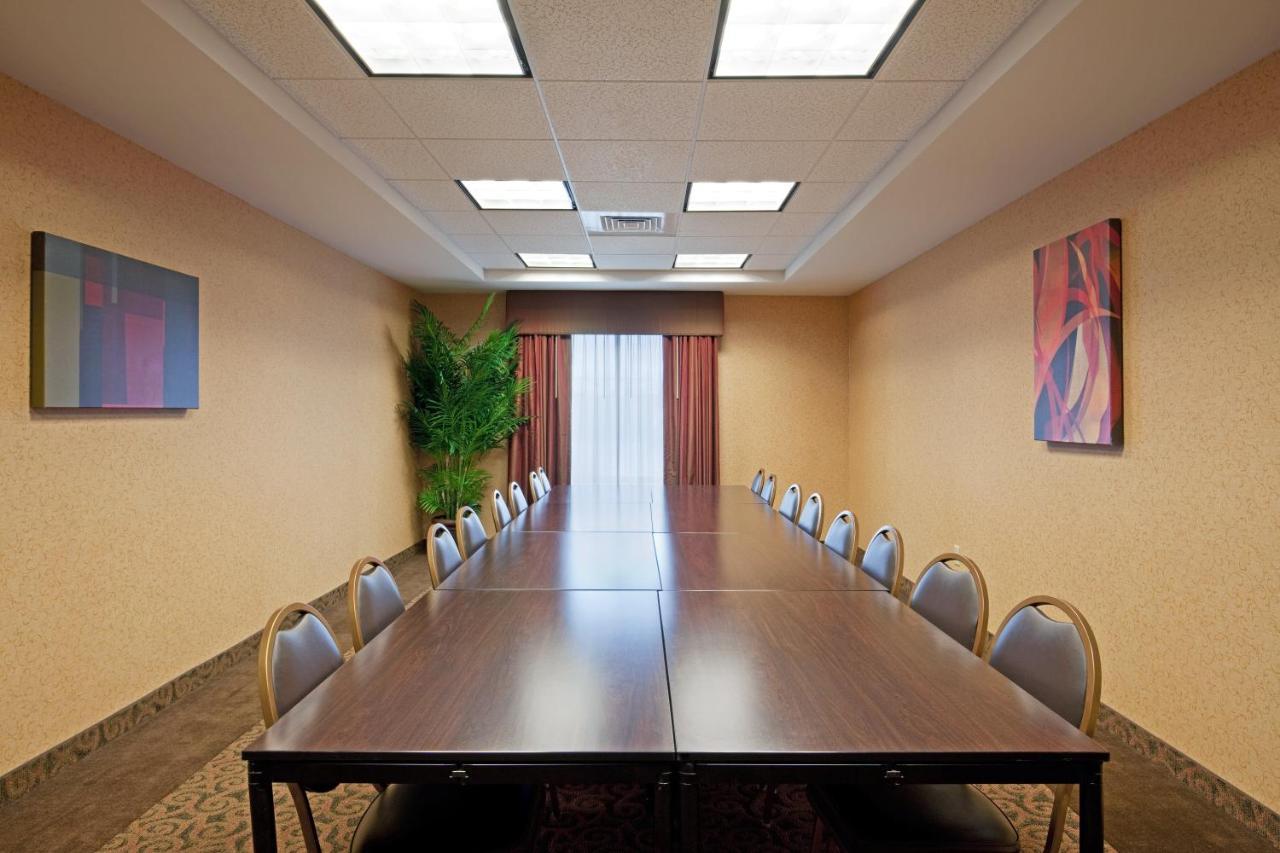 Holiday Inn Express & Suites Malone By Ihg Ngoại thất bức ảnh
