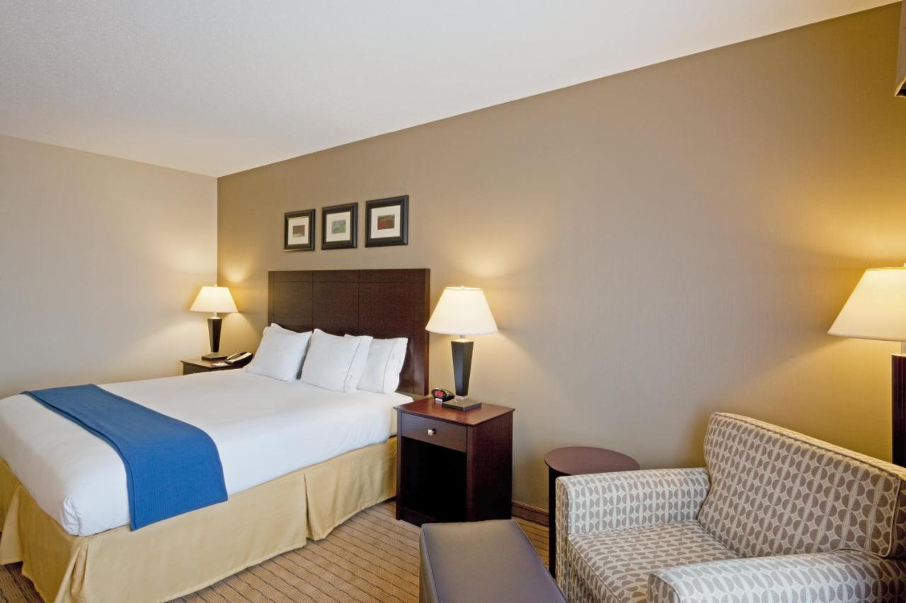 Holiday Inn Express & Suites Malone By Ihg Ngoại thất bức ảnh