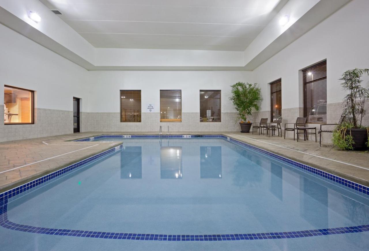 Holiday Inn Express & Suites Malone By Ihg Ngoại thất bức ảnh