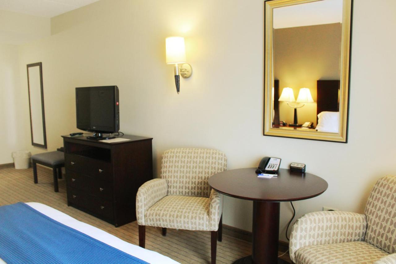 Holiday Inn Express & Suites Malone By Ihg Ngoại thất bức ảnh