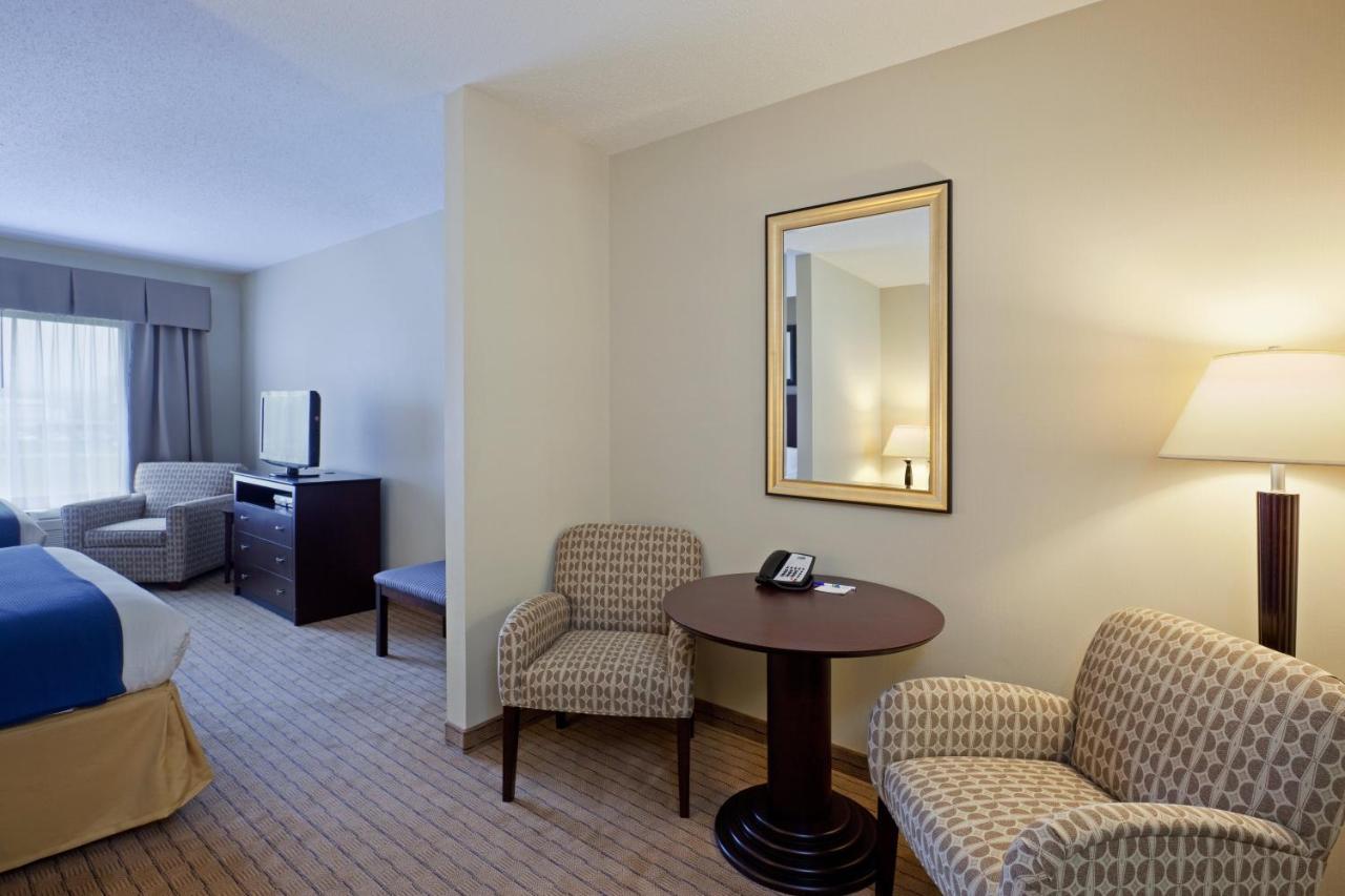 Holiday Inn Express & Suites Malone By Ihg Ngoại thất bức ảnh
