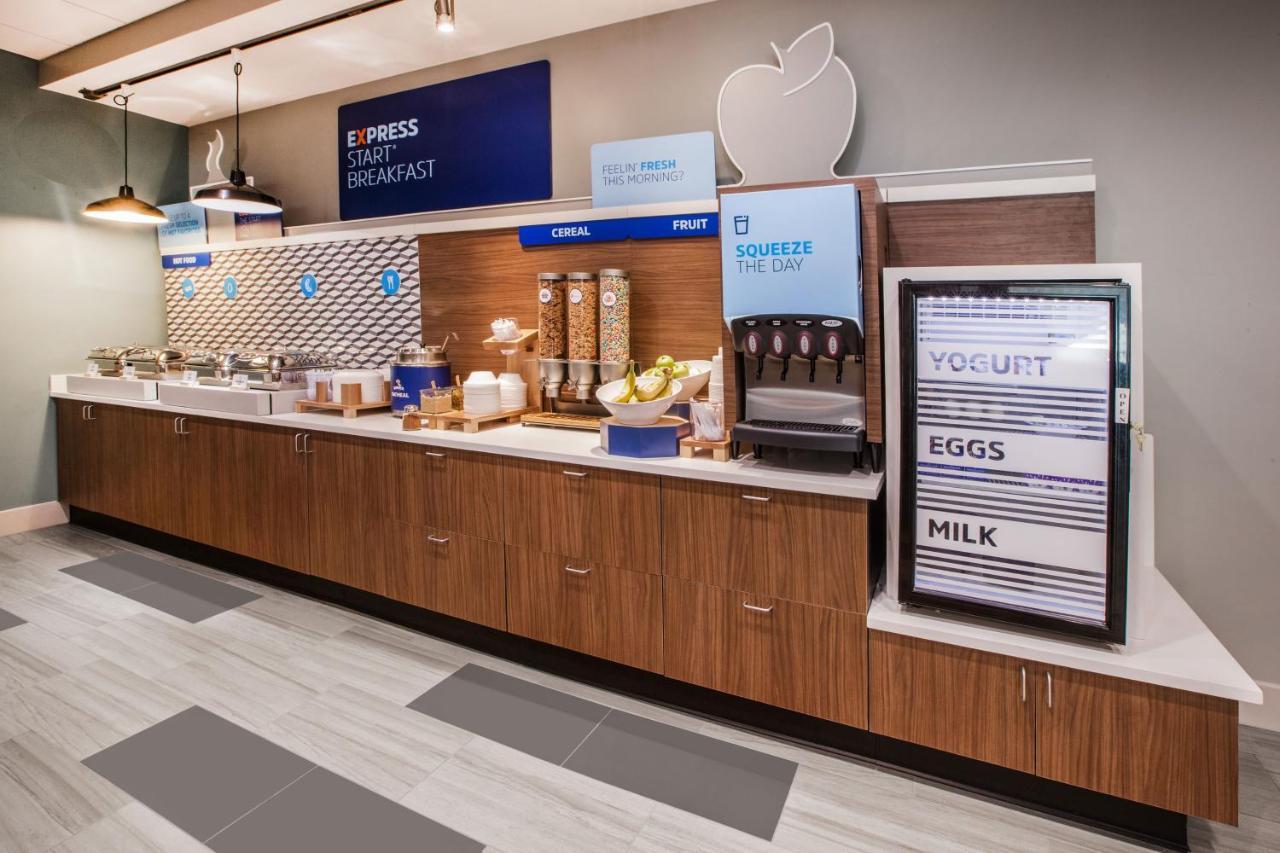 Holiday Inn Express & Suites Malone By Ihg Ngoại thất bức ảnh