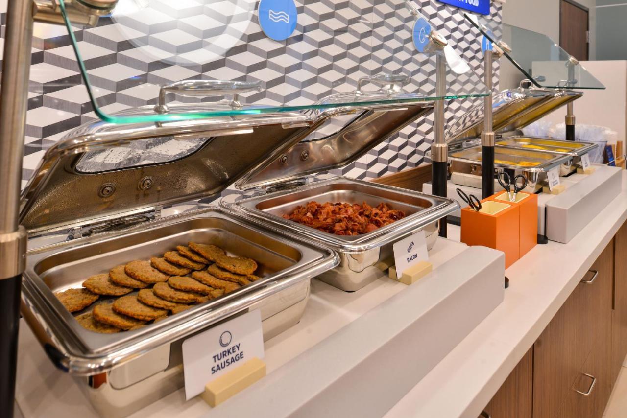 Holiday Inn Express & Suites Malone By Ihg Ngoại thất bức ảnh