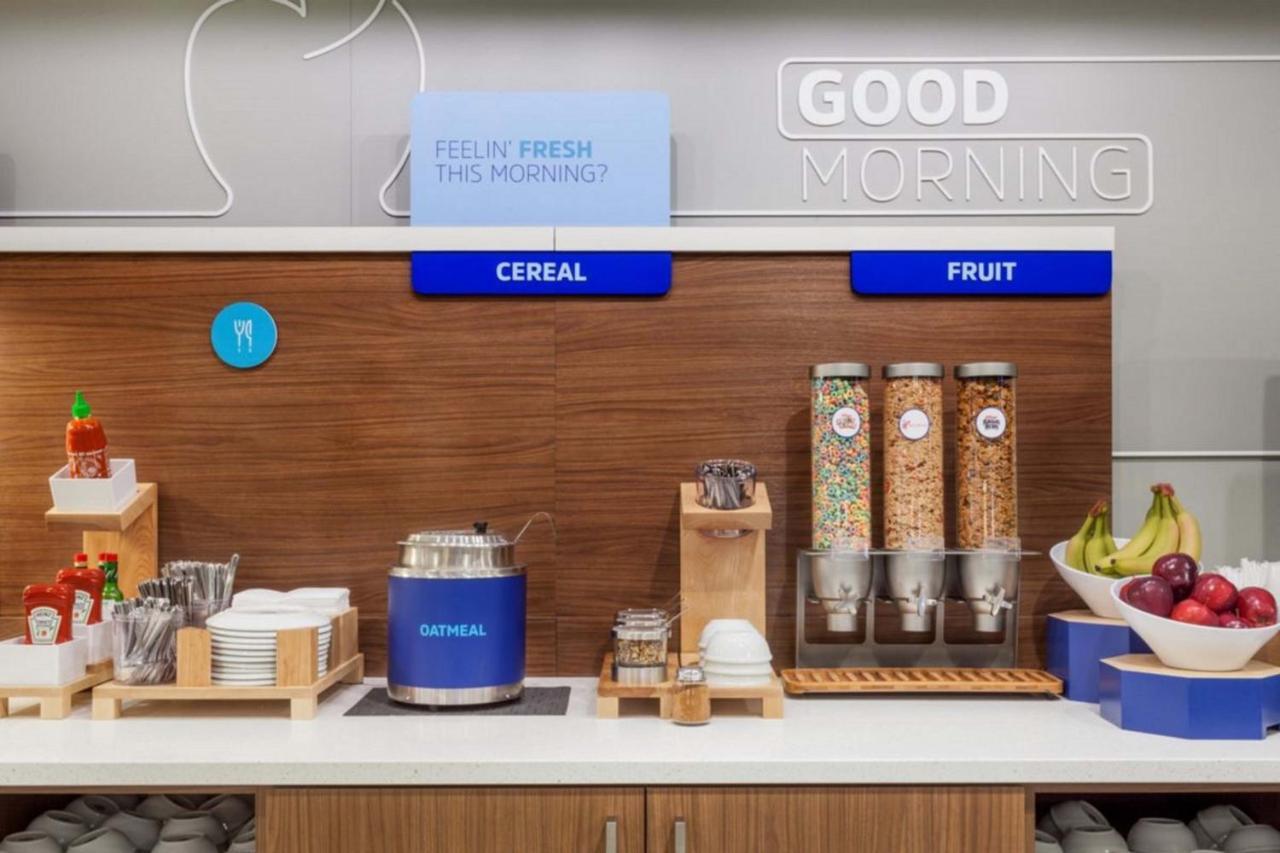 Holiday Inn Express & Suites Malone By Ihg Ngoại thất bức ảnh