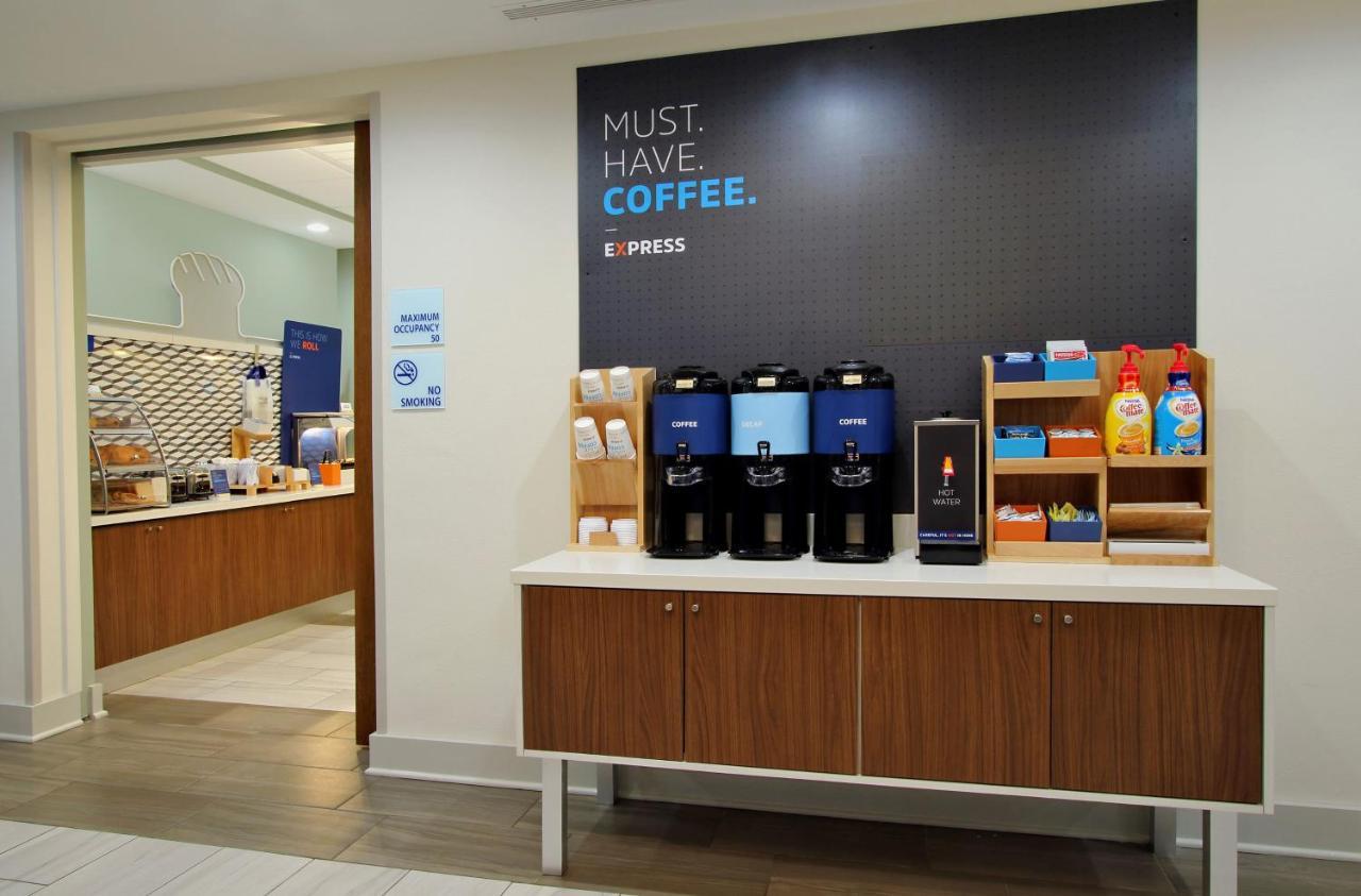 Holiday Inn Express & Suites Malone By Ihg Ngoại thất bức ảnh